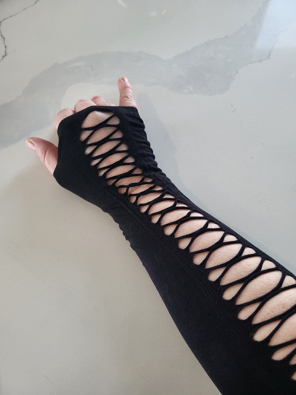 FREE💥 WITH 3/$30 BUNDLE💥 Black Cut Out Glovettes/Gauntlets